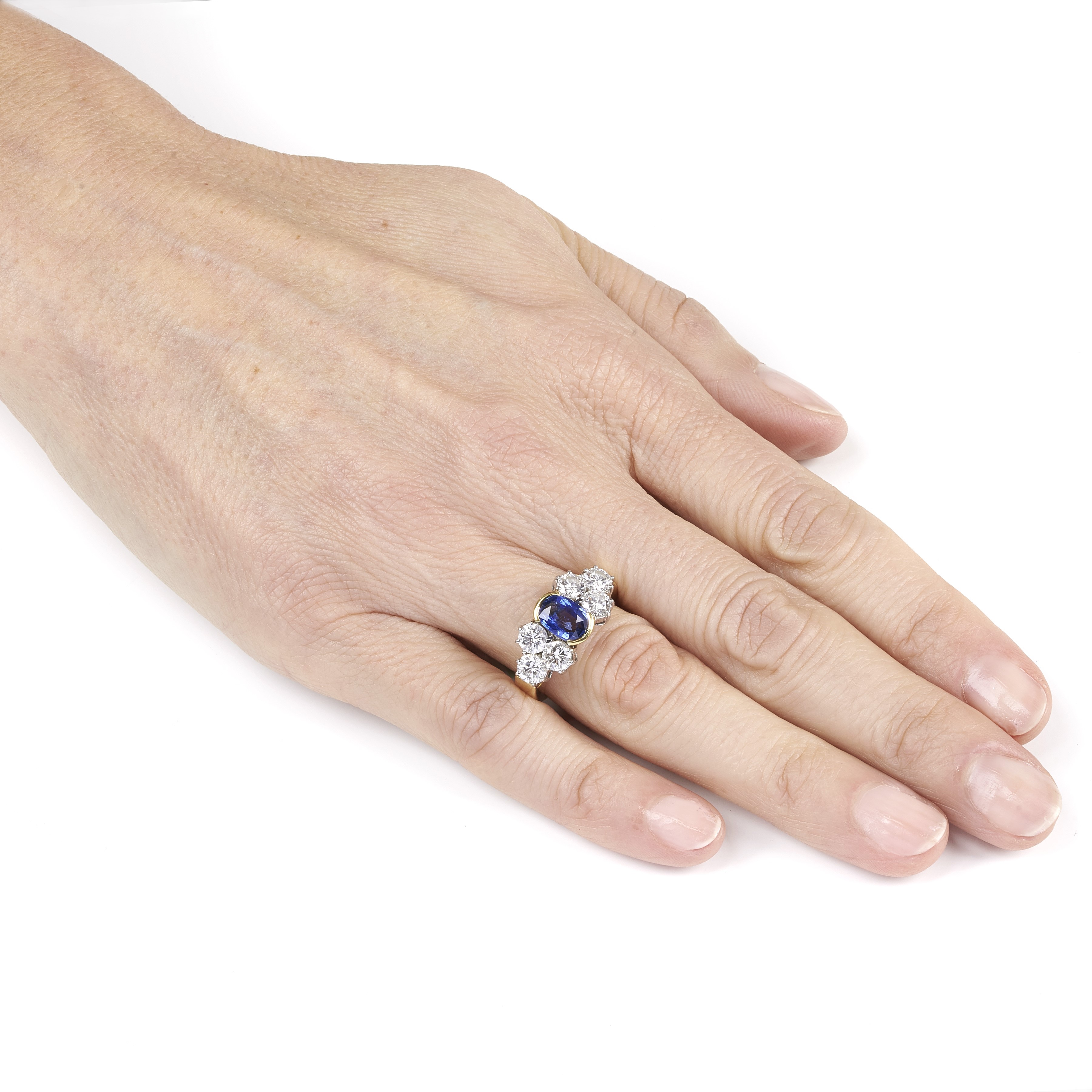 Anello in oro giallo 18 kt, diamanti e zaffiro