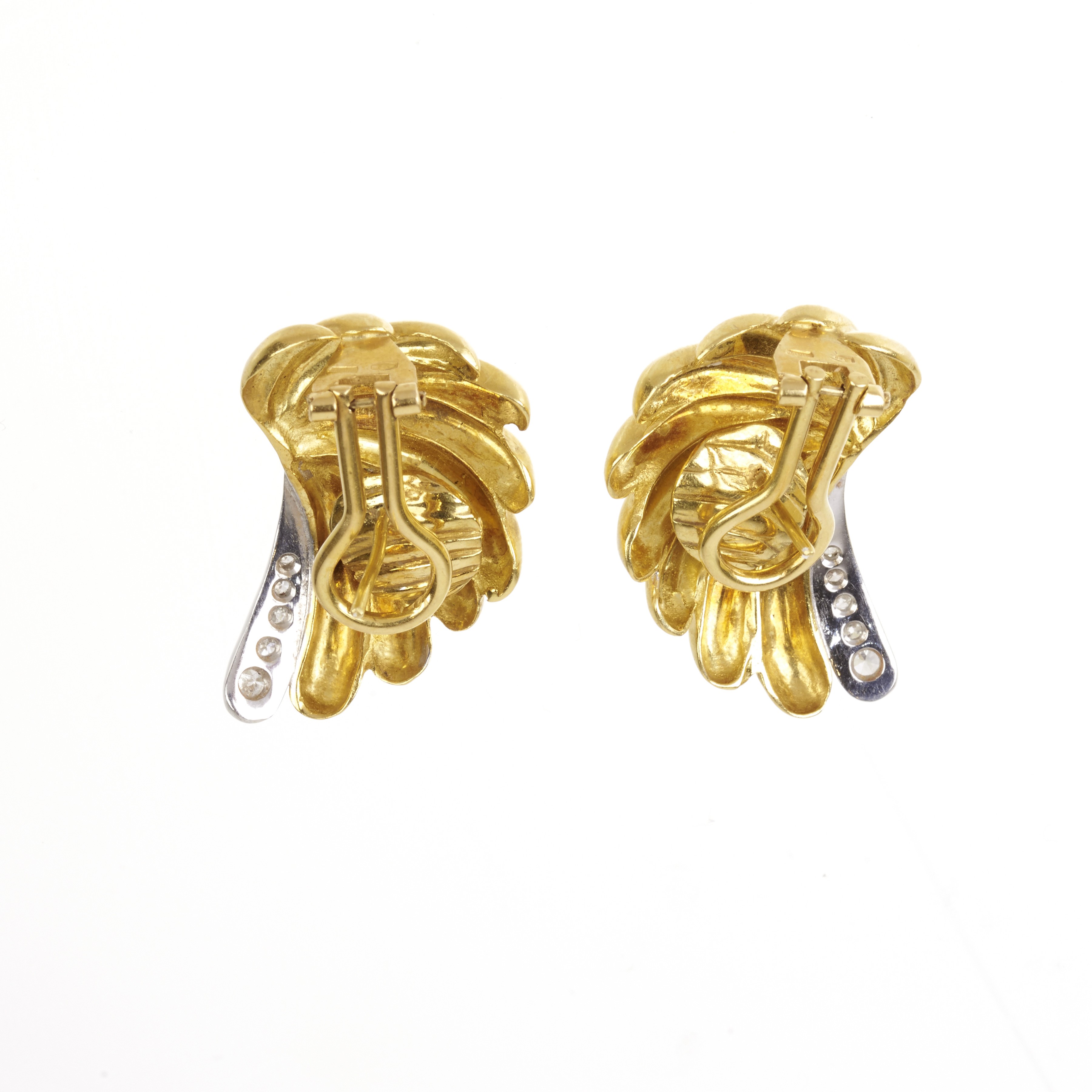 Paio di orecchini a clips in oro giallo e diamanti