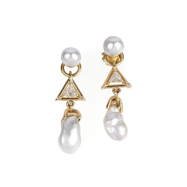 Long pendant earrings in yellow gold, diamonds and pearls