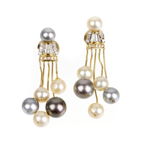 Pair of pendant earrings in 18 kt yellow gold, diamonds, pearls, gold pearls and Tahitian pearls