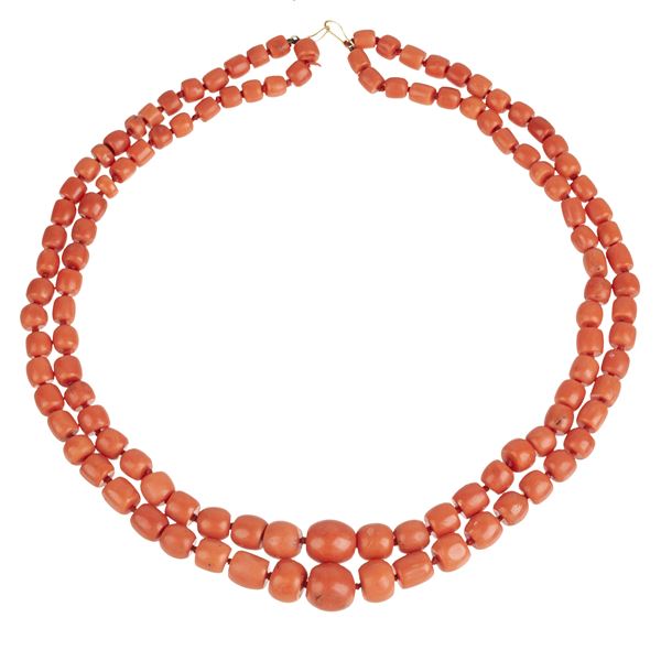 Two-strand necklace in red coral and yellow gold