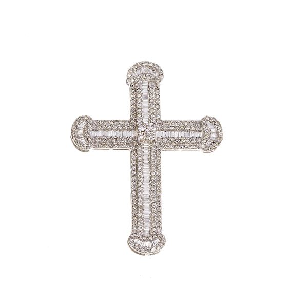 Croce pendente in oro bianco 18 kt e diamanti