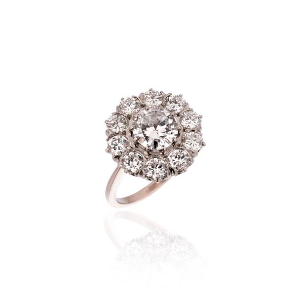 Daisy ring in white gold and diamonds