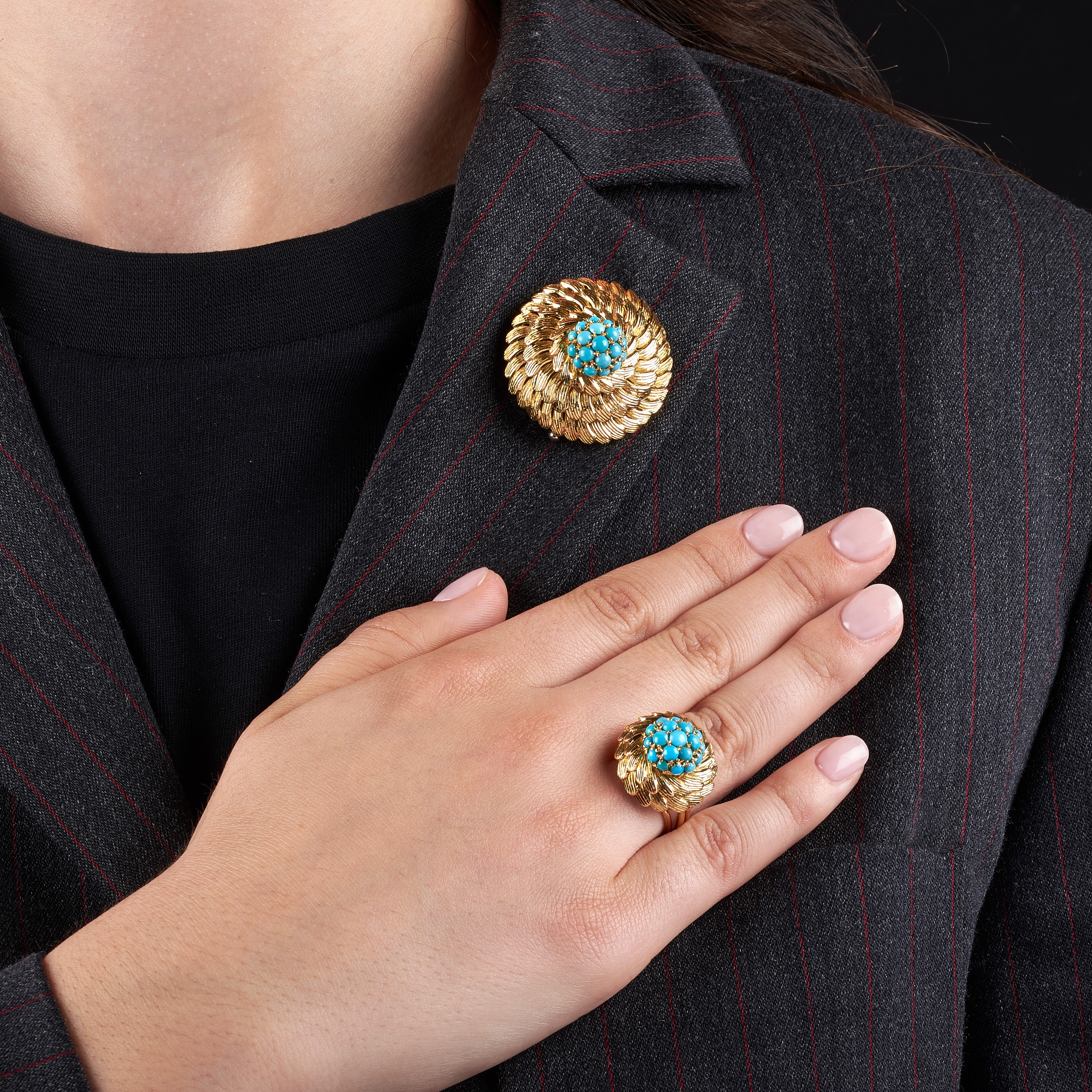 Spilla e anello in oro giallo e turchese