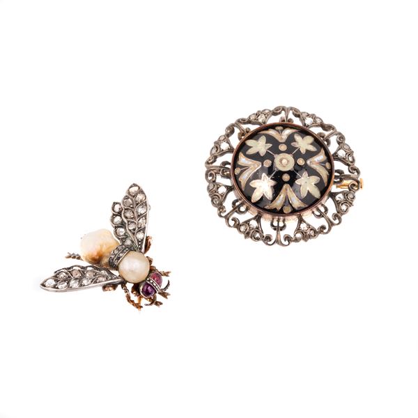 Mosca brooch in 9kt gold, silver, diamonds, scaramazza pearl and rubies and another brooch with enamel