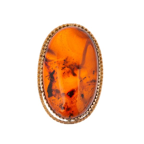 Large brooch in yellow gold, silver and amber