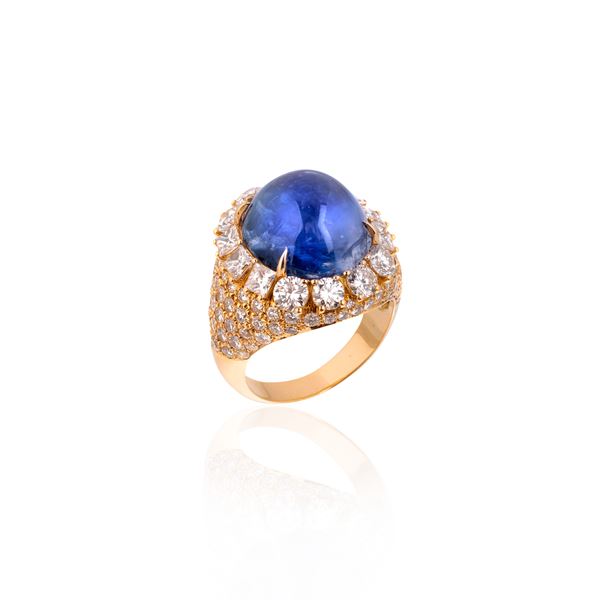 Large ring in yellow gold, diamonds and natural Sri Lankan sapphire