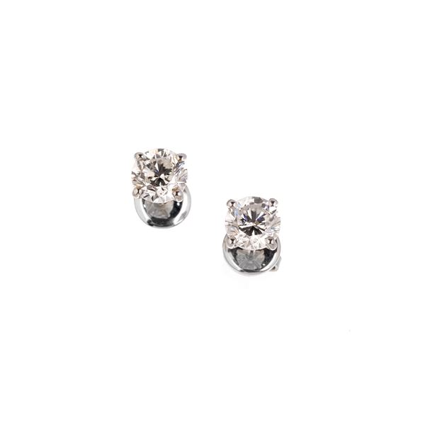 Pair of Punto Luce earrings in white gold and diamonds