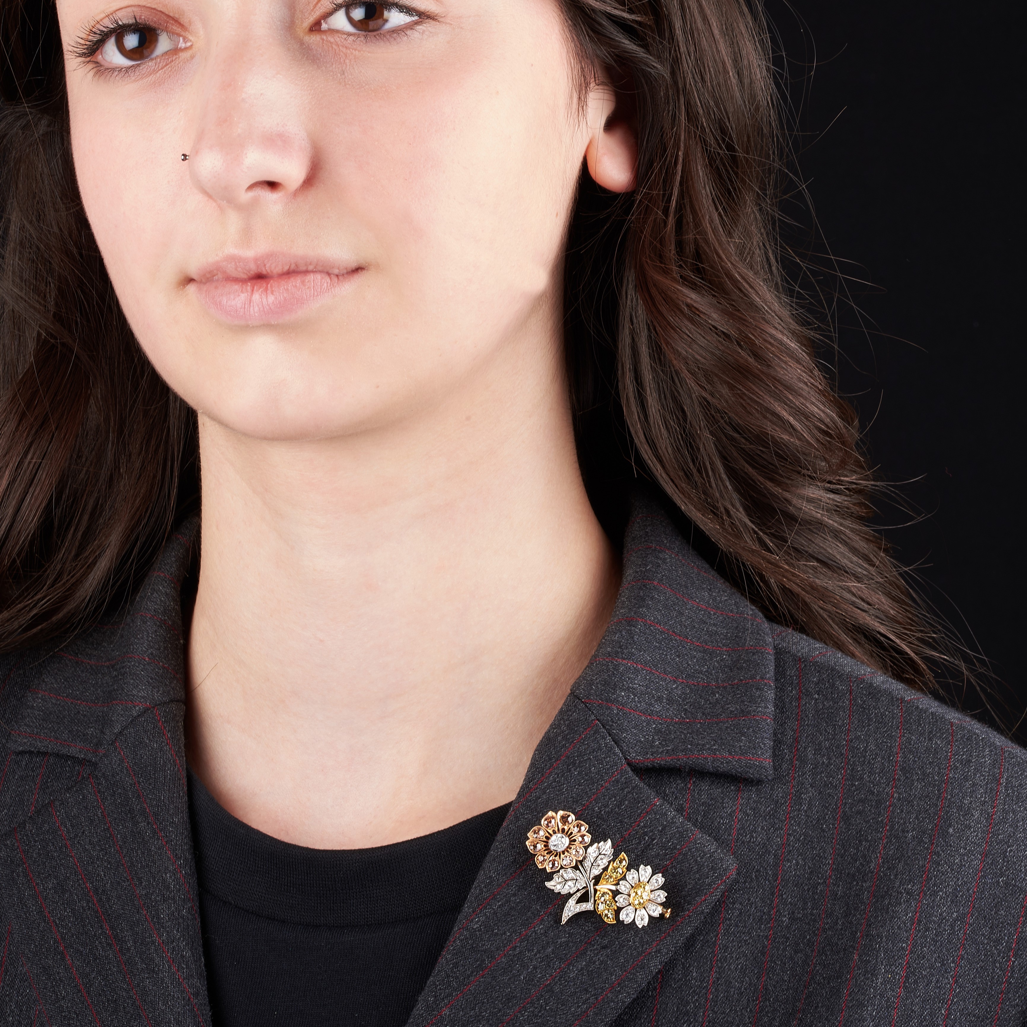 Spilla Florele in oro 14 kt, diamanti e diamanti fancy