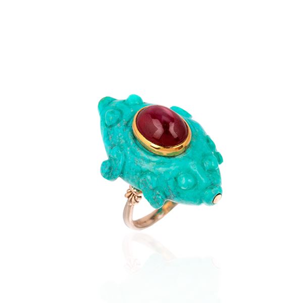 Large ring in white gold, yellow gold, turquoise and star ruby