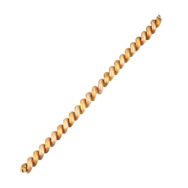 Engraved 18 kt yellow gold twisted and domed link bracelet