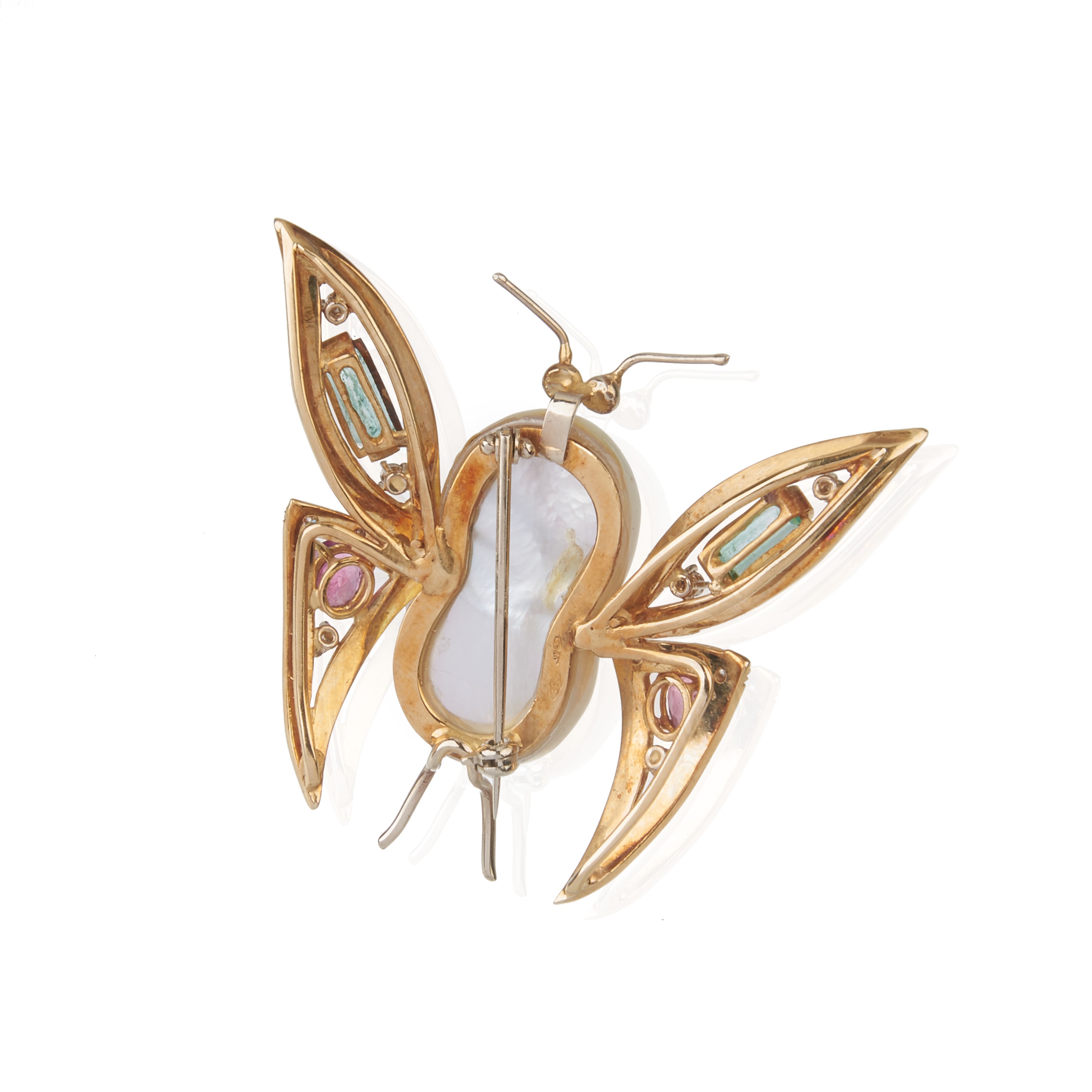 Spilla Farfalla in oro giallo 18 kt, perla scaramazza, diamanti, rubino, tormalina ross e smerald...