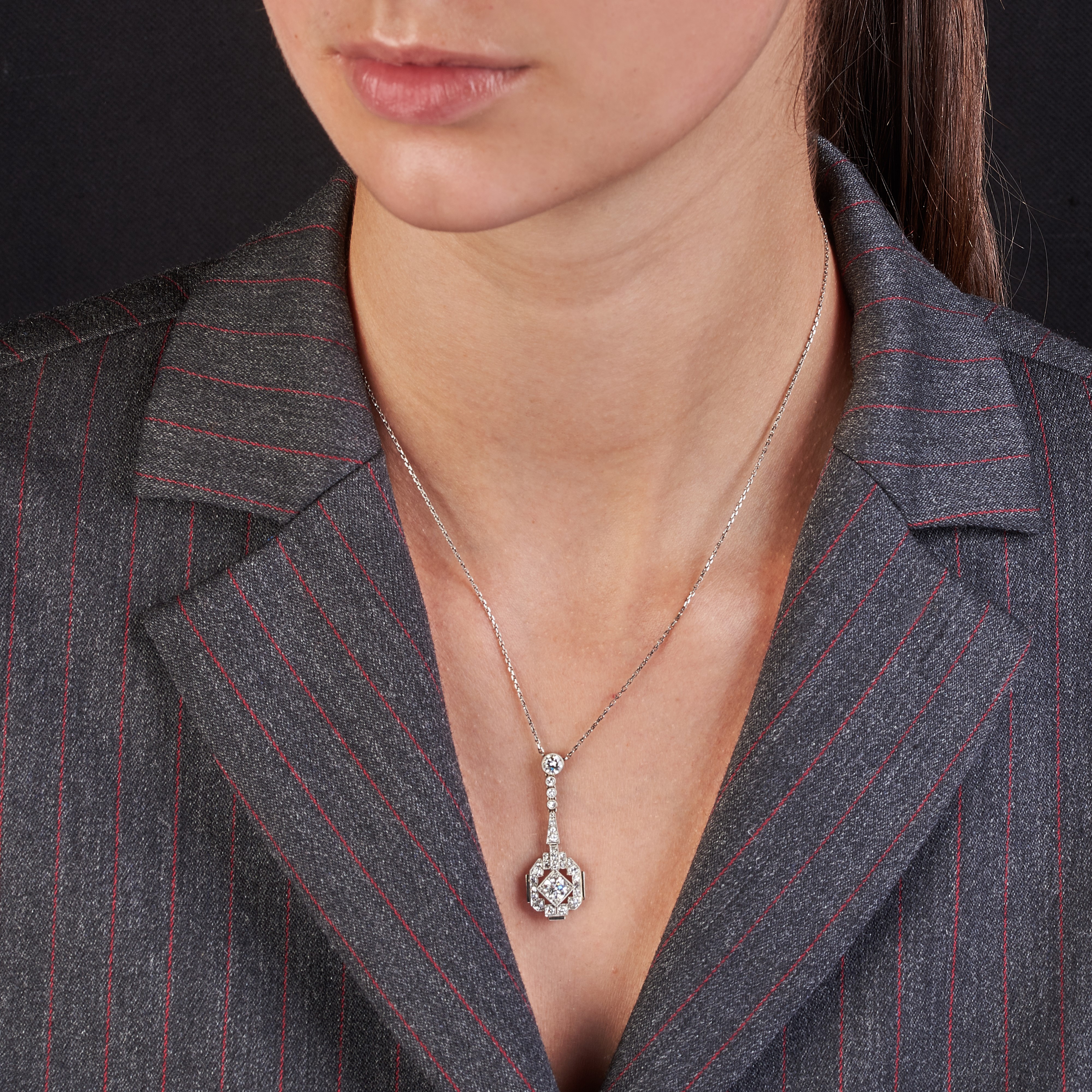 Pendente in oro bianco 18 kt e diamanti con catena a maglie