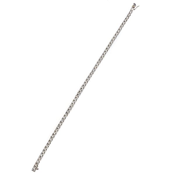 bTennis bracelet in 18 kt white gold and diamonds