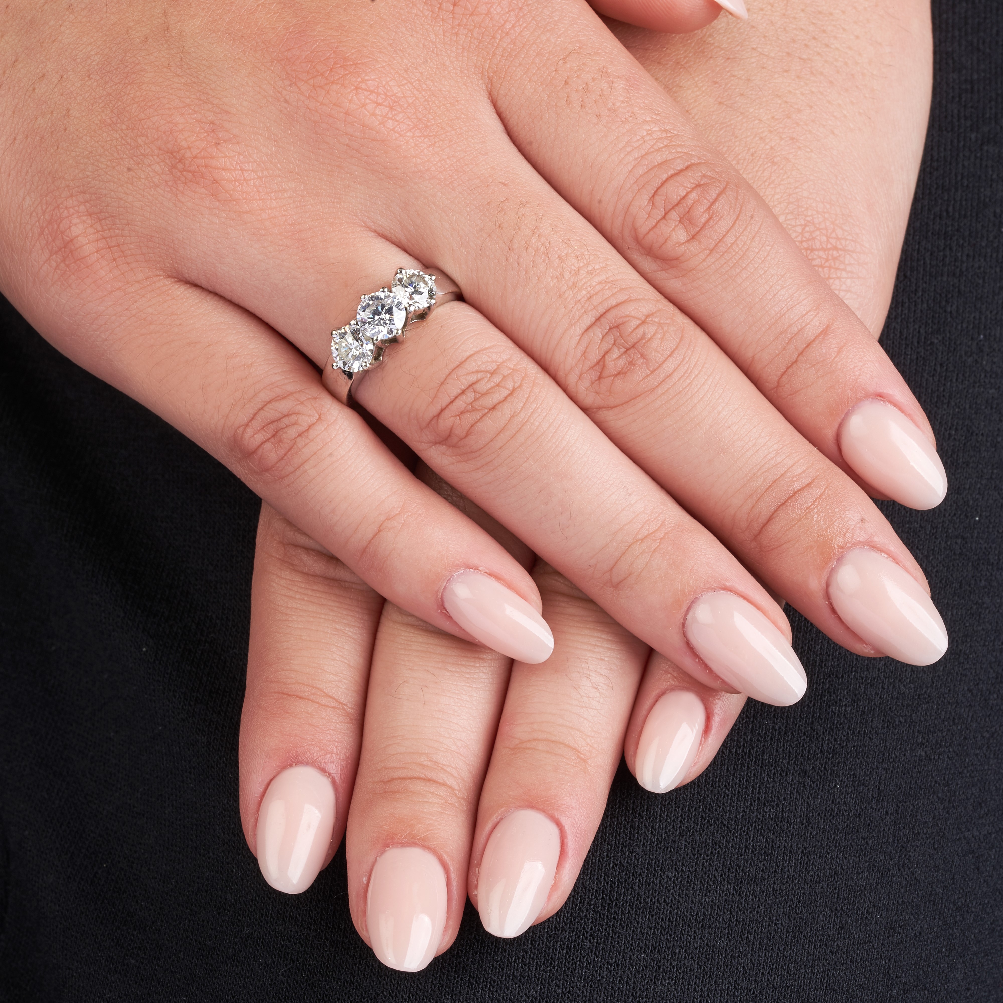 Anello trilogy in oro bianco 18 kt e diamanti