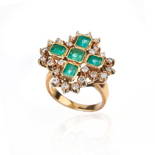 Ring with cross in 18 kt yellow gold, diamonds and emeralds