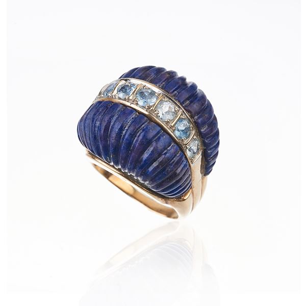 Large ring in 18 kt yellow gold, lapis lazuli and blue topaz