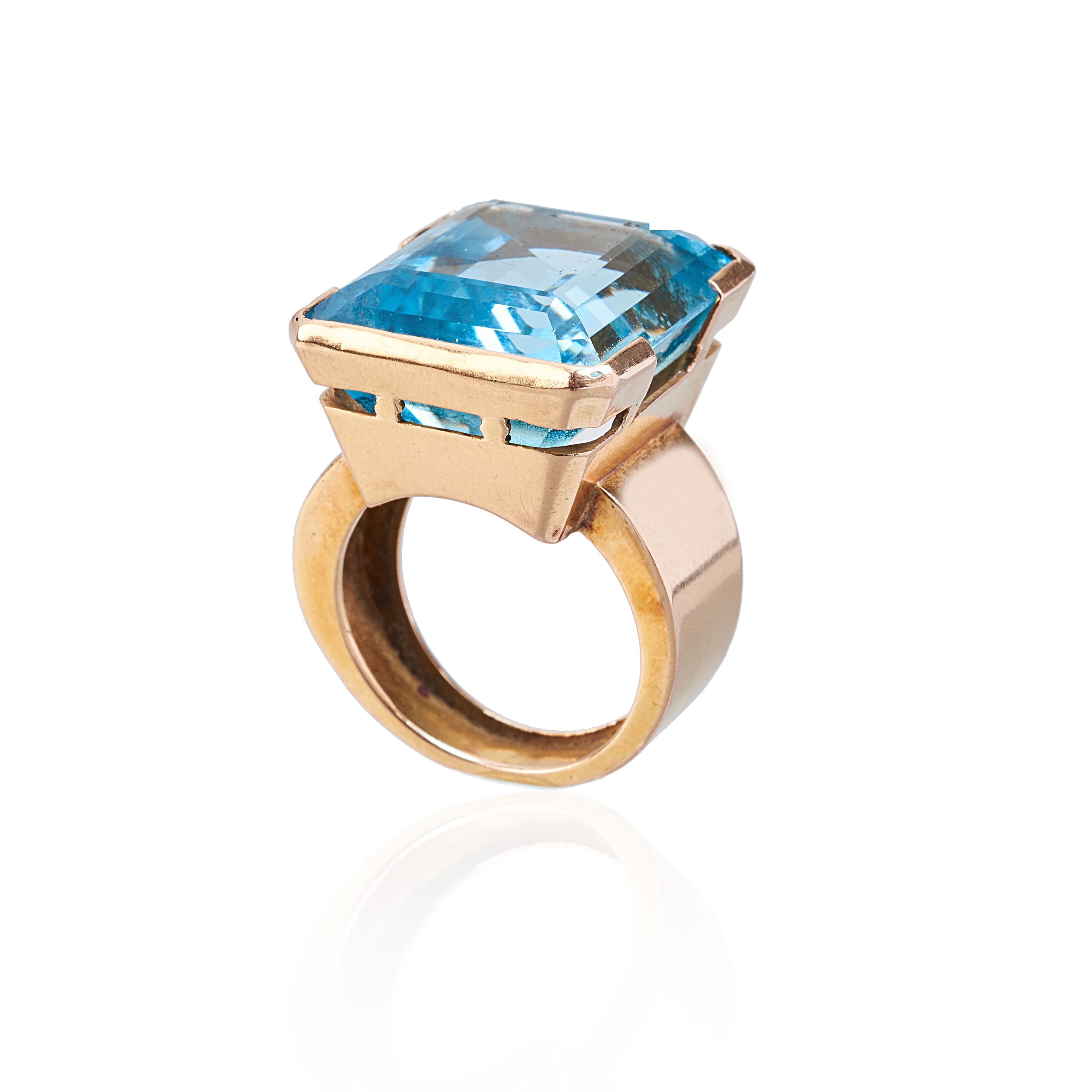 Grande anello in oro giallo 18 kt e aquamarina