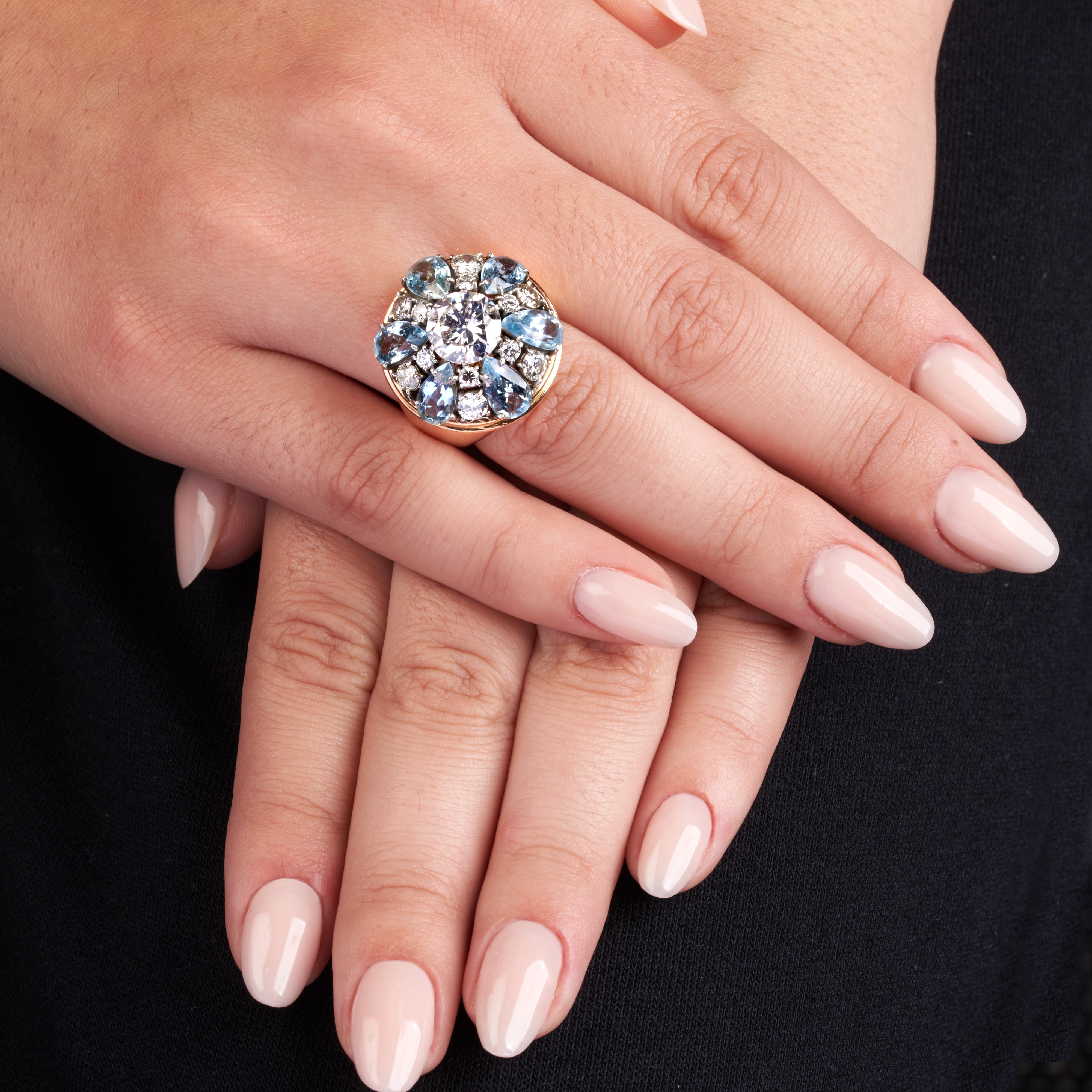 Grande anello in oro giallo 18 kt, acquamarina e diamanti