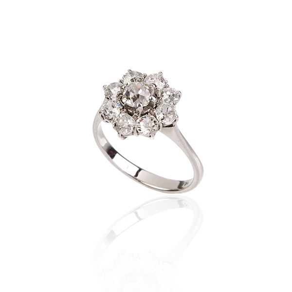 Daisy ring in 18 kt white gold and diamonds