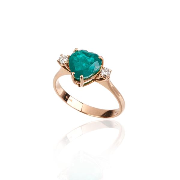 Ring in 18kt rose gold, diamonds, heart-shaped emerald