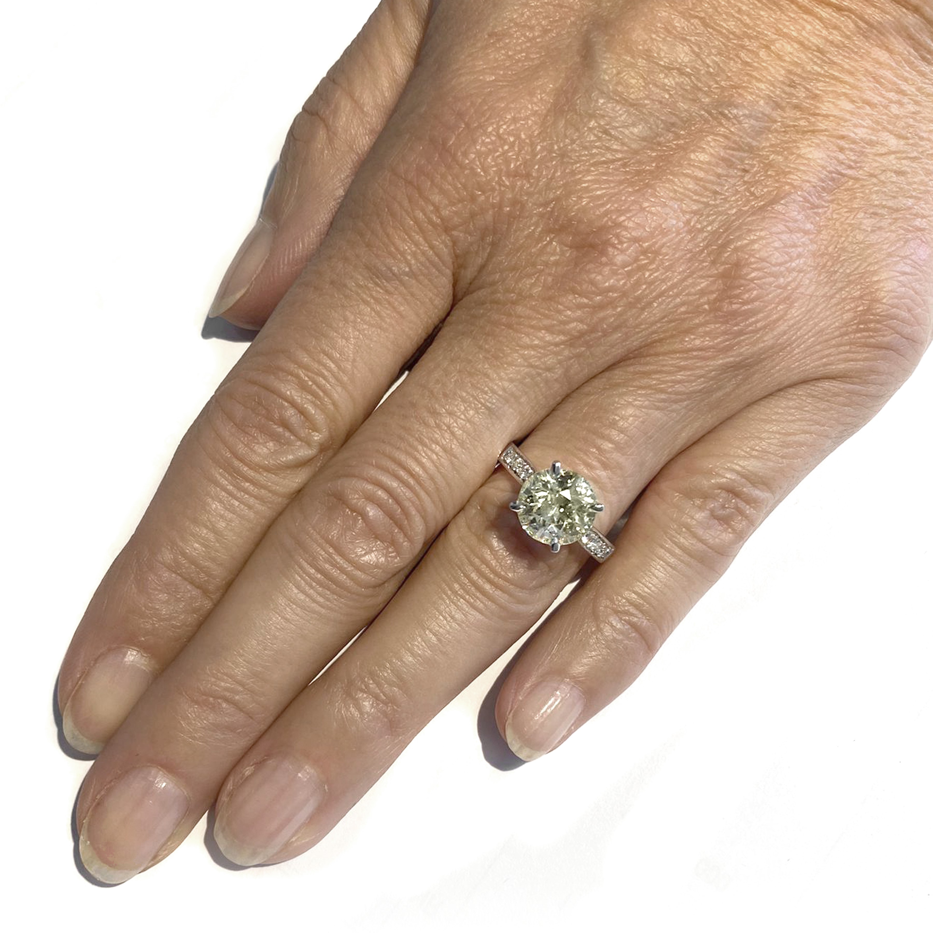 Anello solitario in oro bianco 18 kt e diamante