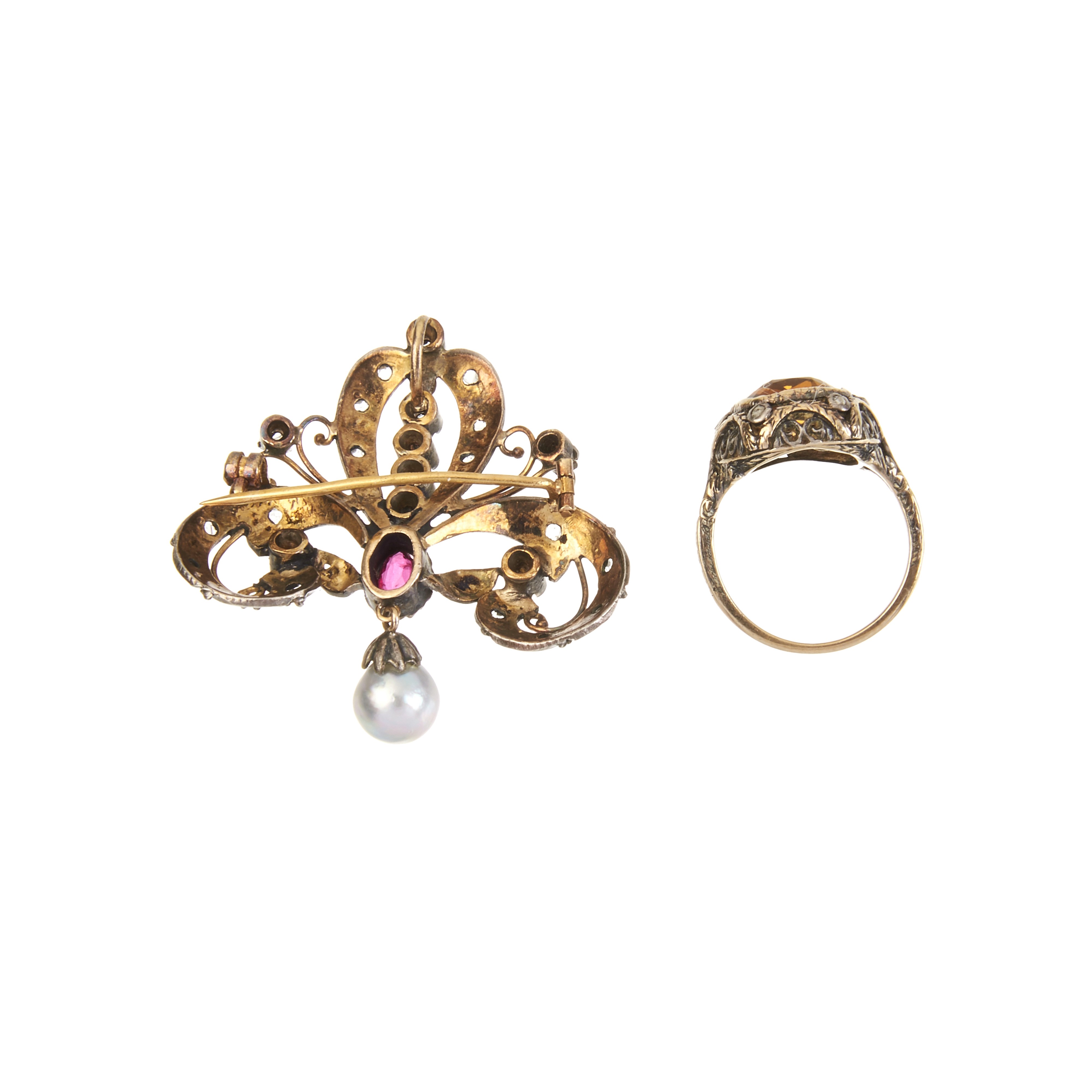 Spilla in oro a basso titolo, argento, diamanti, rubino e perla e un anello simile con pietra gia...