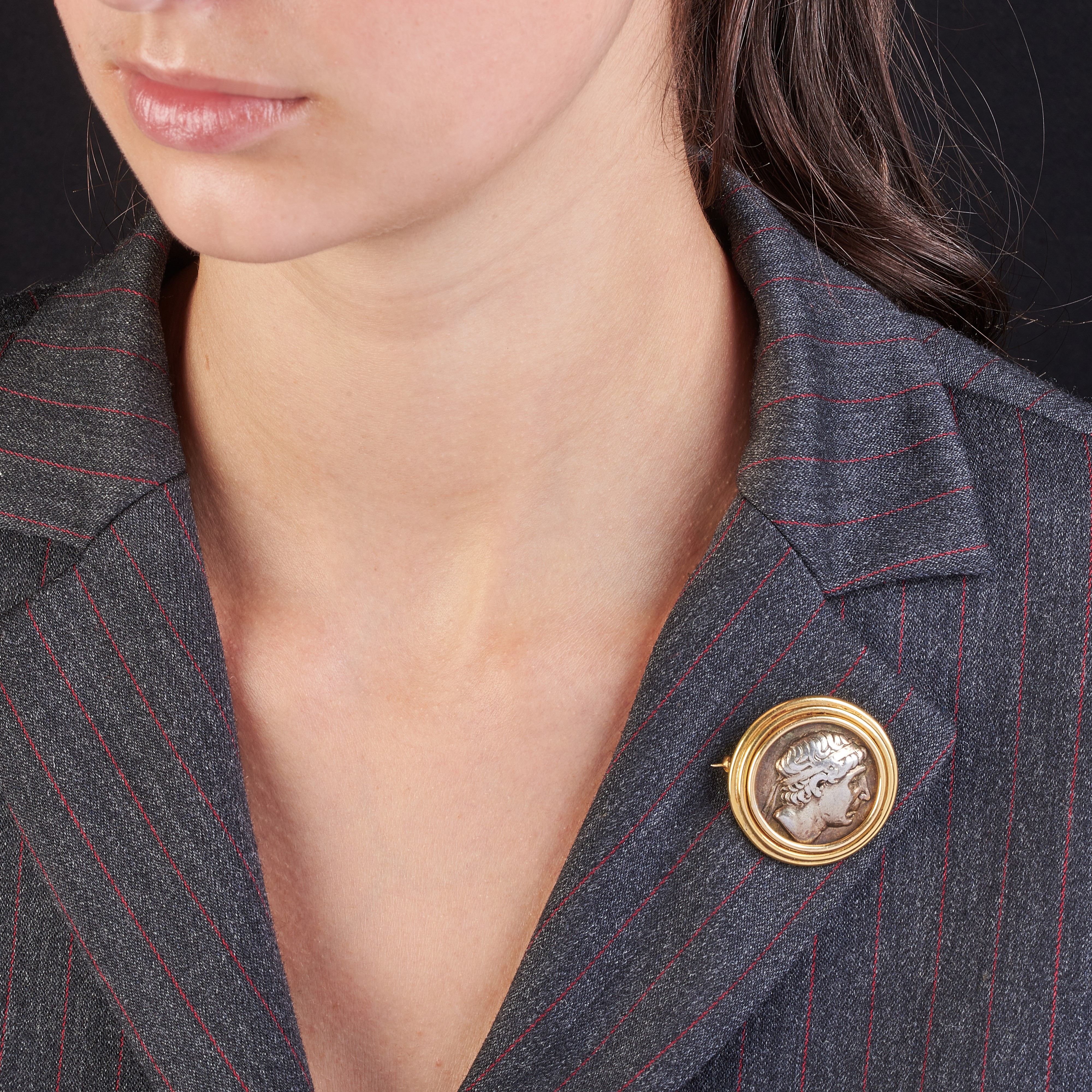 Spilla pendente con Moneta in argento e oro giallo 18 kt