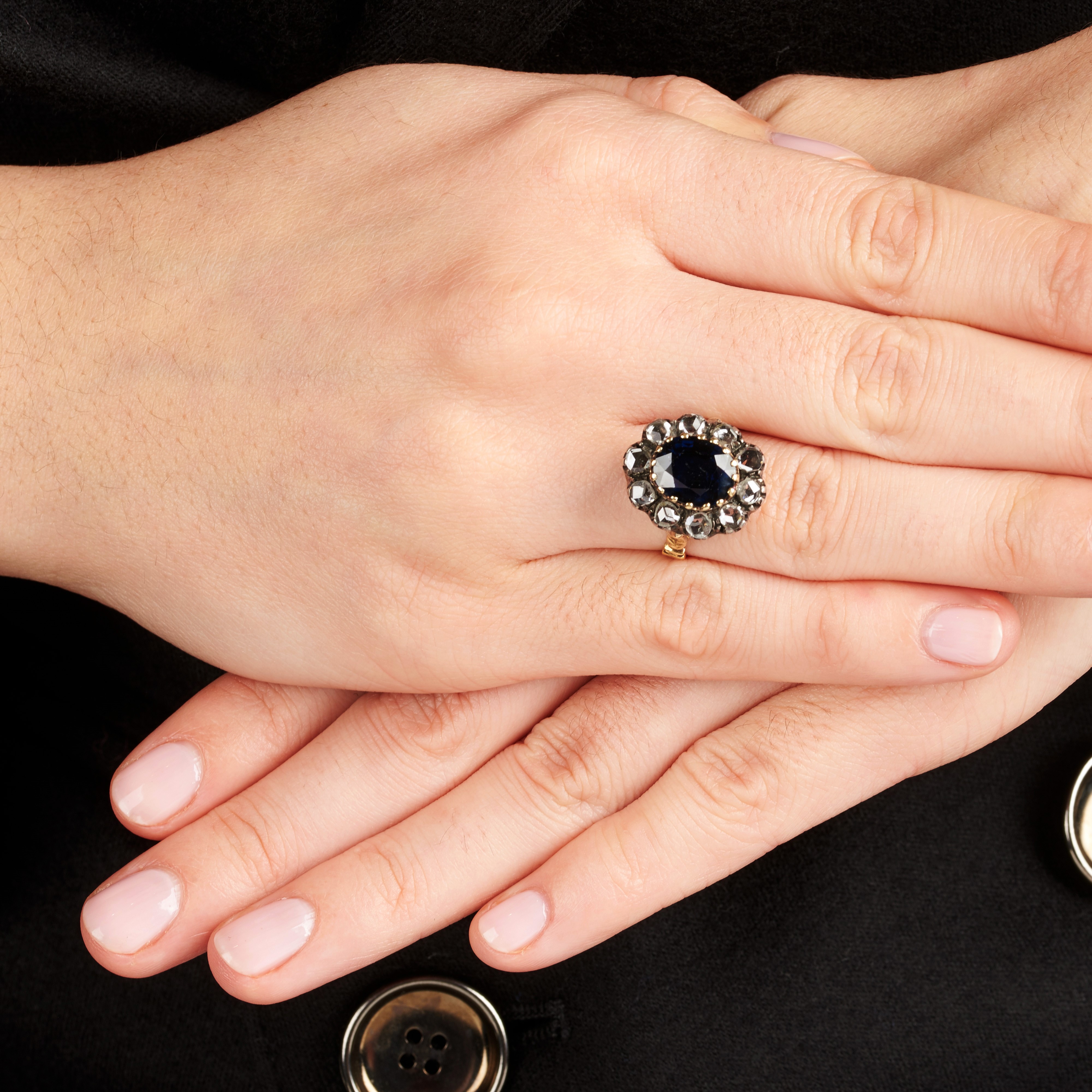 Anello in argento, oro giallo, diamanti e zaffiro