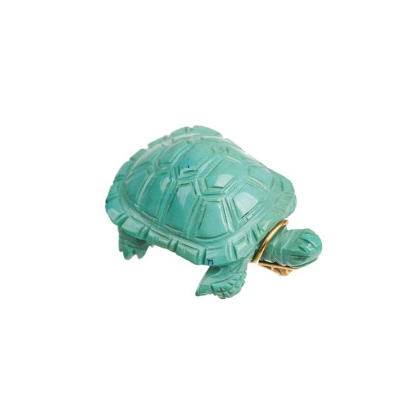 Engraved turquoise and 18 kt yellow gold turtle brooch