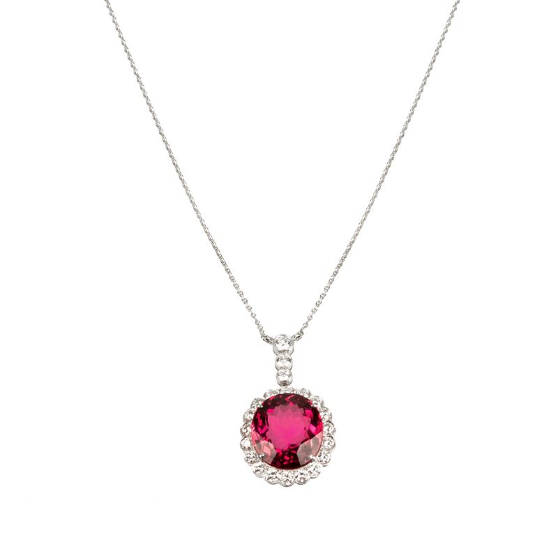 Pendente a margherita con catena in oro bianco 18 kt, diamanti e rubellite rosa