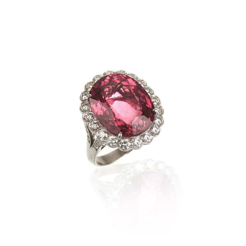 Grande anello a margherita in oro bianco 18 kt, diamanti e rubellite rosa