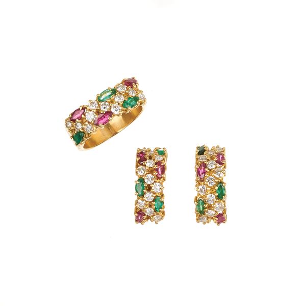 Pair of earrings and ring in 18 kt yellow gold, diamonds, emeralds and rubies