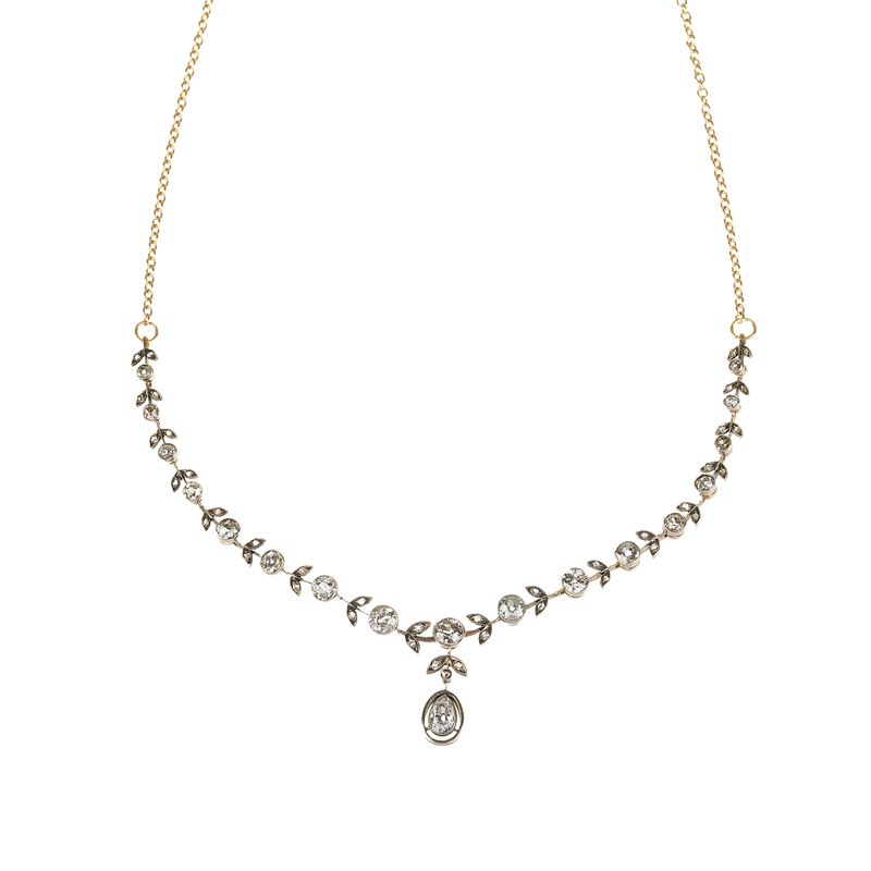 Catena con parte centrale foreale in oro giallo 18 kt, argento e diamanti