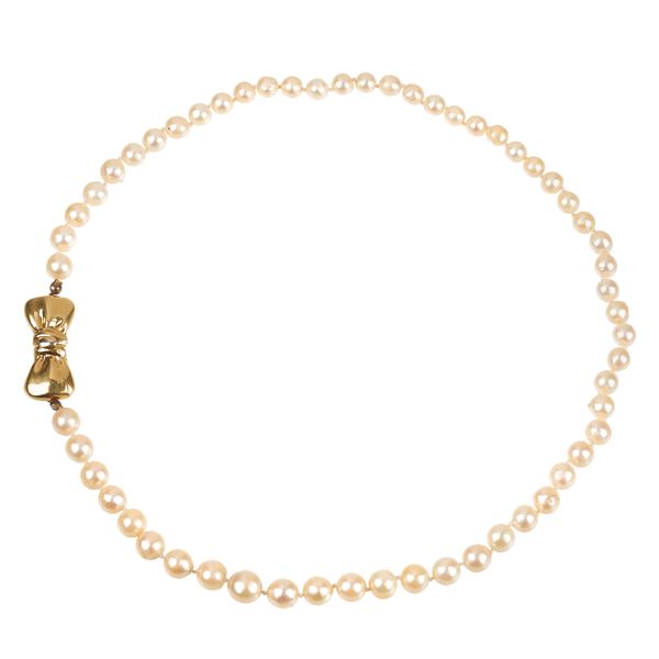 Necklace in cultured pearls and 18 kt yellow gold