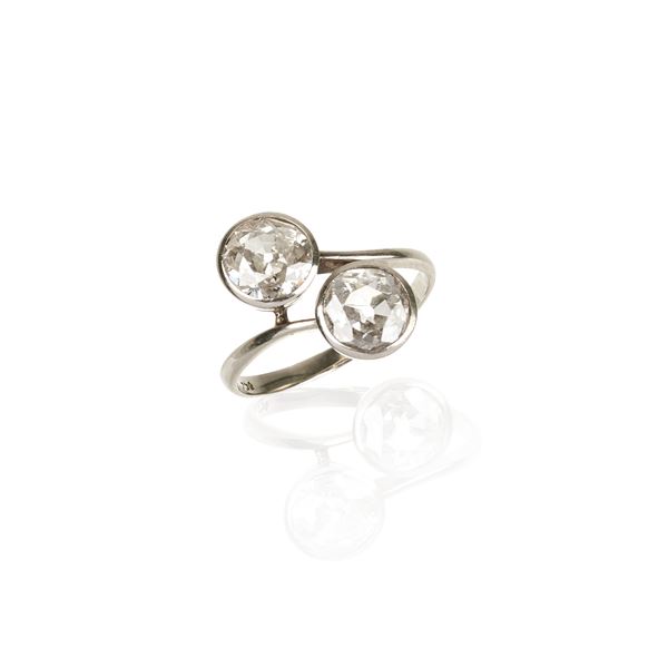 Contrariè ring in 18 kt white gold and diamonds