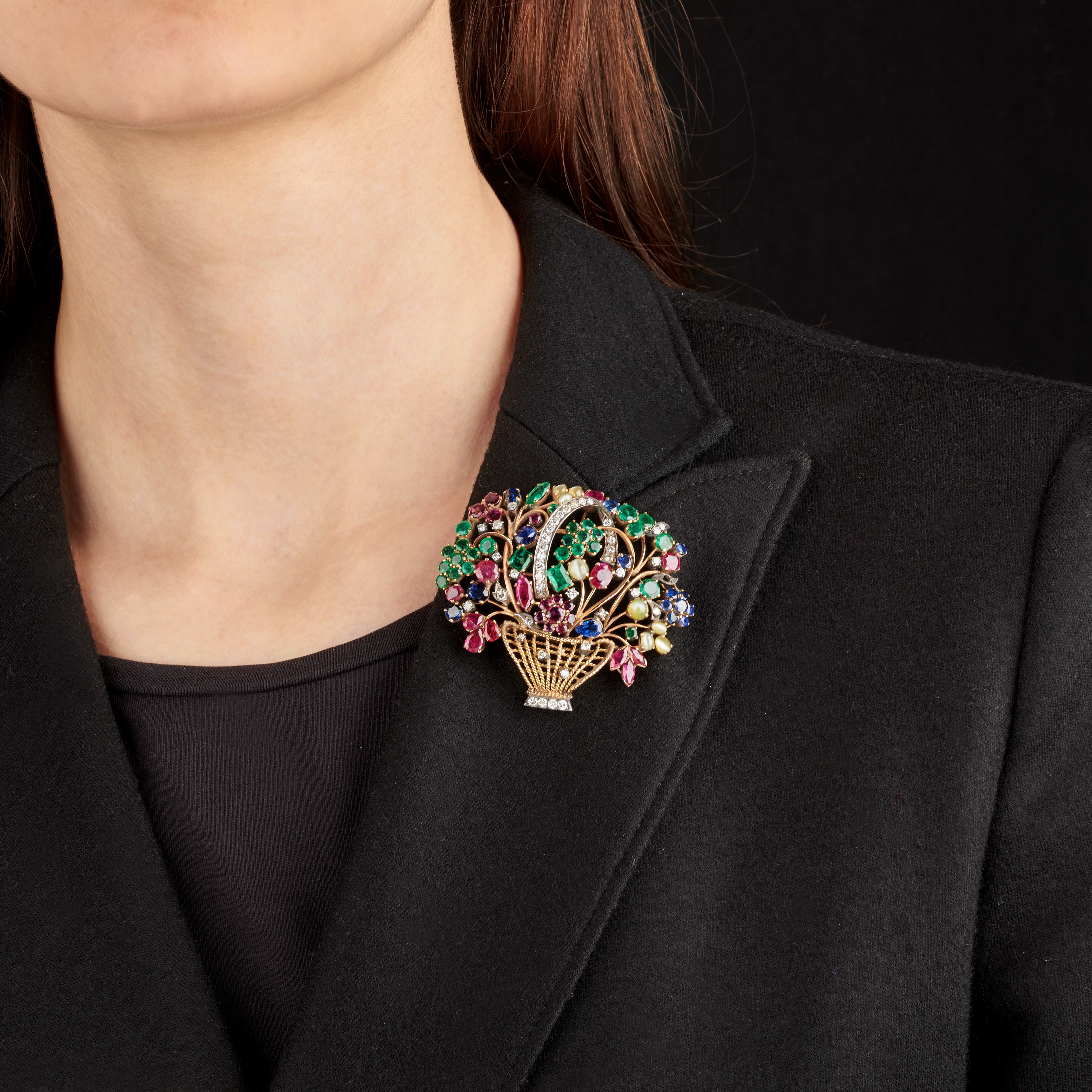 Spilla pendente cestino in oro rosa 18 kt, diamanti, rubini, zaffiri e pietra di luna