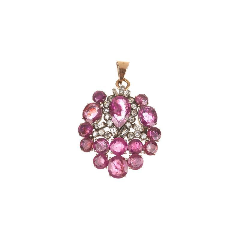 Pendente fantasia in oro giallo 18 kt, argento, diamanti e rubini