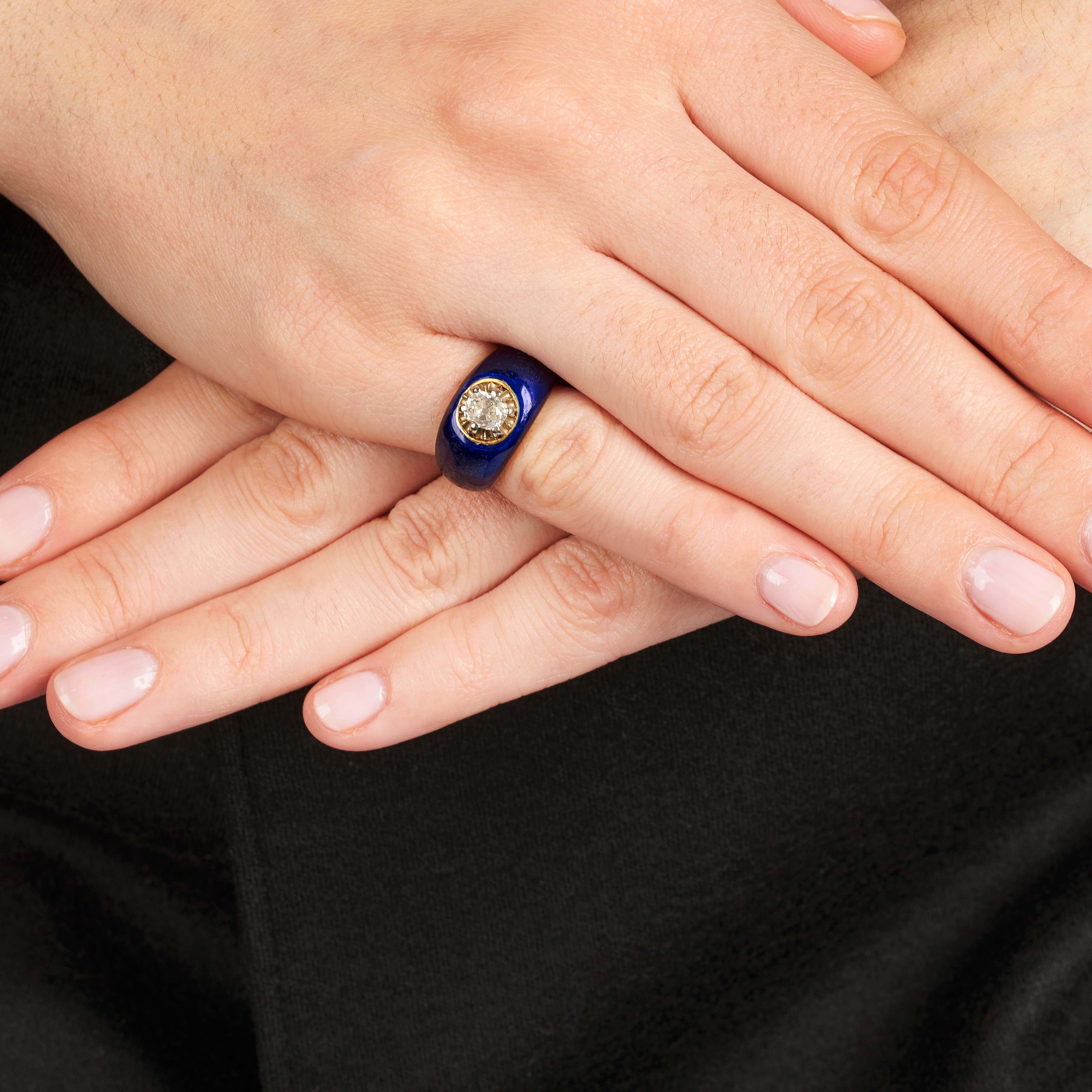 Anello da mignolo in oro giallo 18 kt, smalto blu e diamante