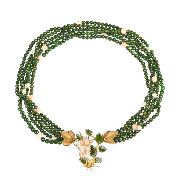 Necklace in jadeite, pearls, pink coral and 18 kt yellow gold