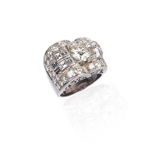 Bridge ring in 18 kt white gold and diamonds