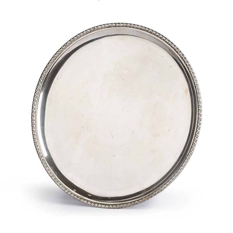 Vassoio circolare in argento 800, decoro San Marco