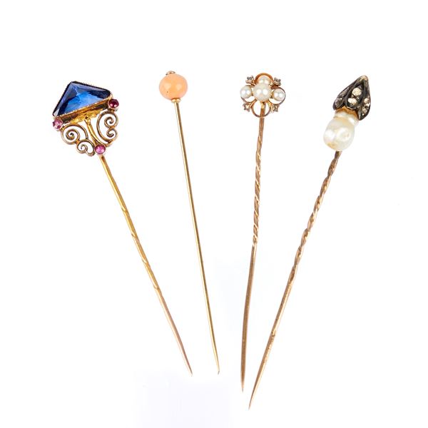 Four tie pins in 18 kt yellow gold, low gold, diamonds, pearls, red coral and blue stone