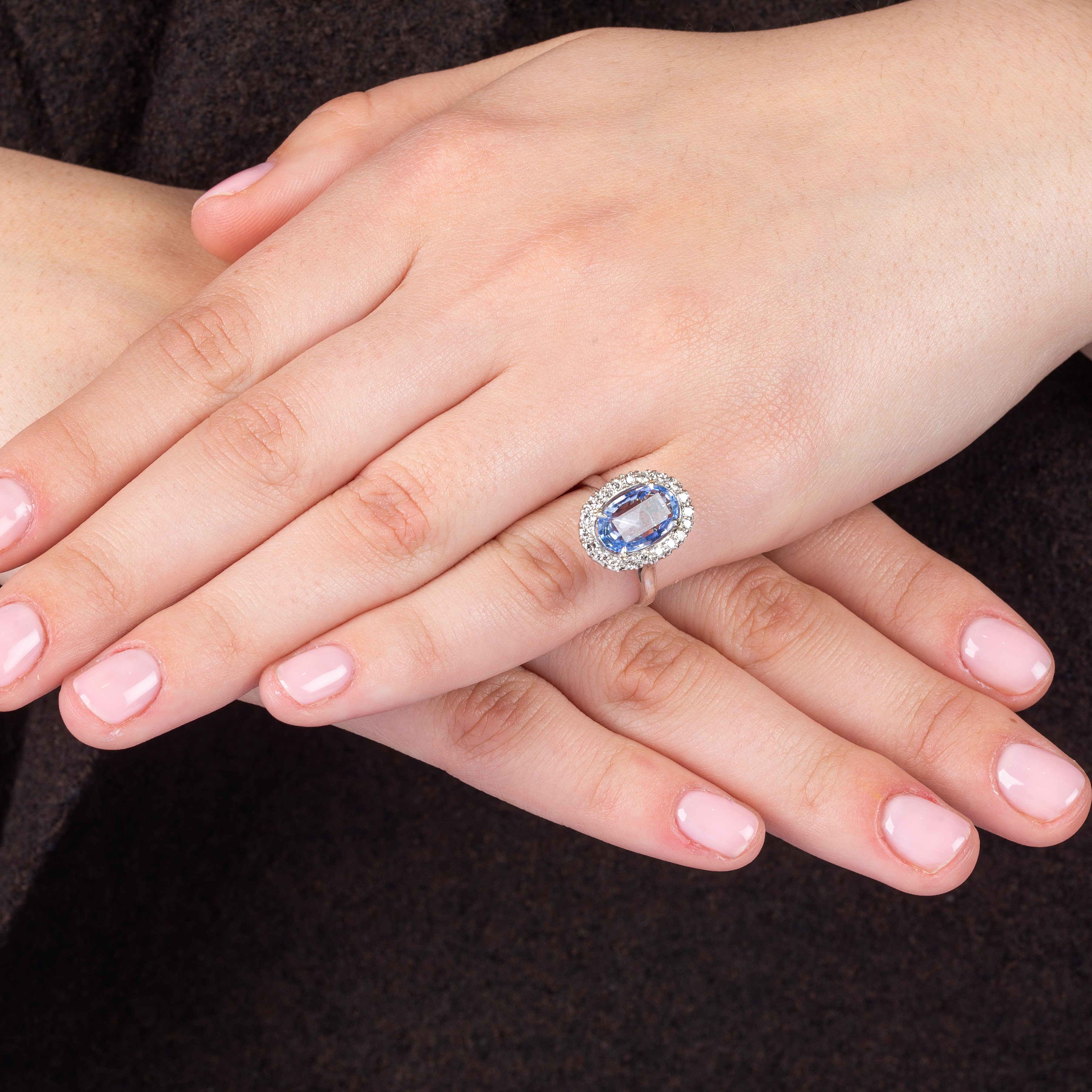 Anello in oro bianco, diamanti e zaffiro naturale Sri Lanka