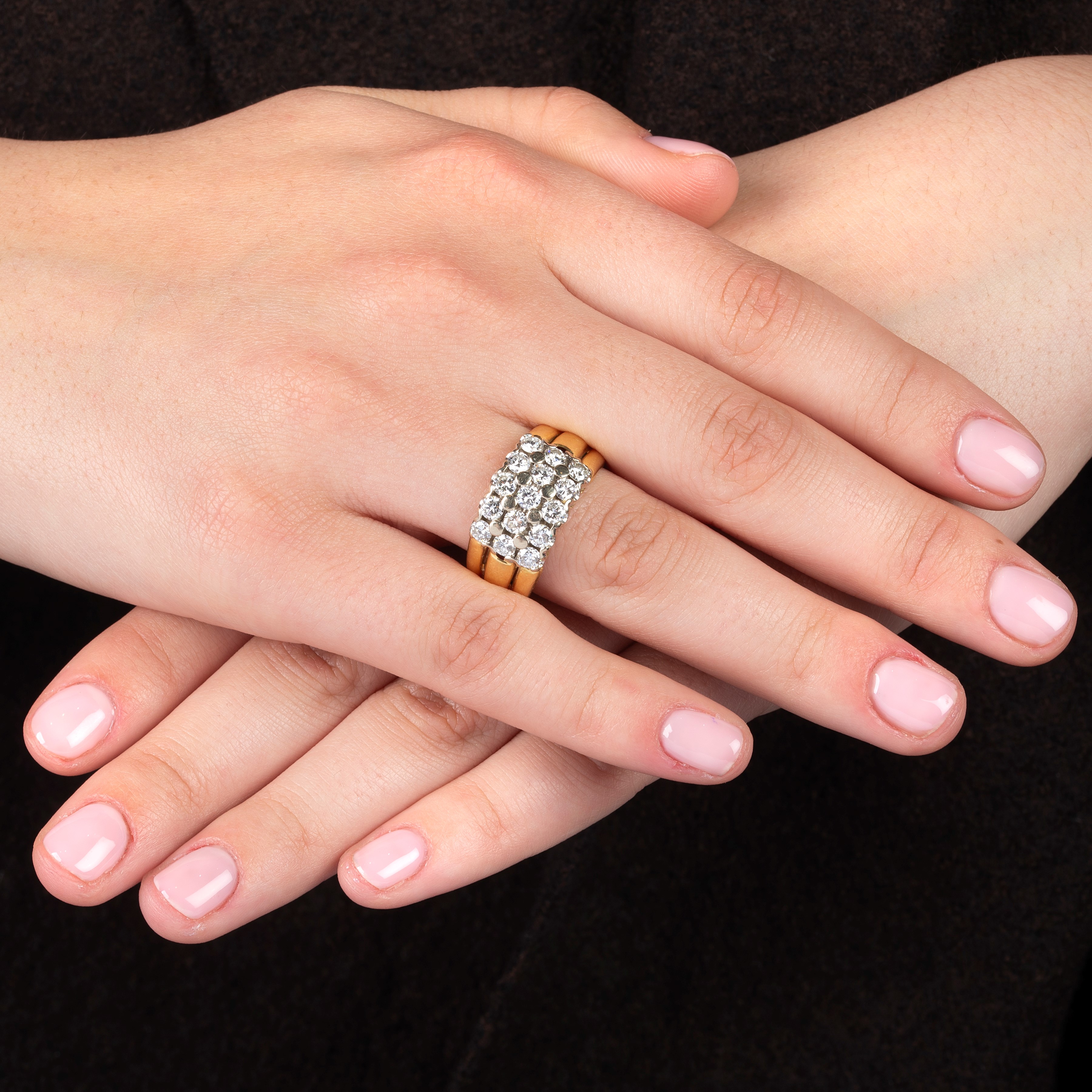 Anello a fascia in oro giallo 18 kt e diamanti