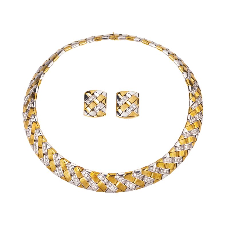 Importante collier in oro giallo 18 kt, oro bianco e diamanti e paio di orecchini en suite
