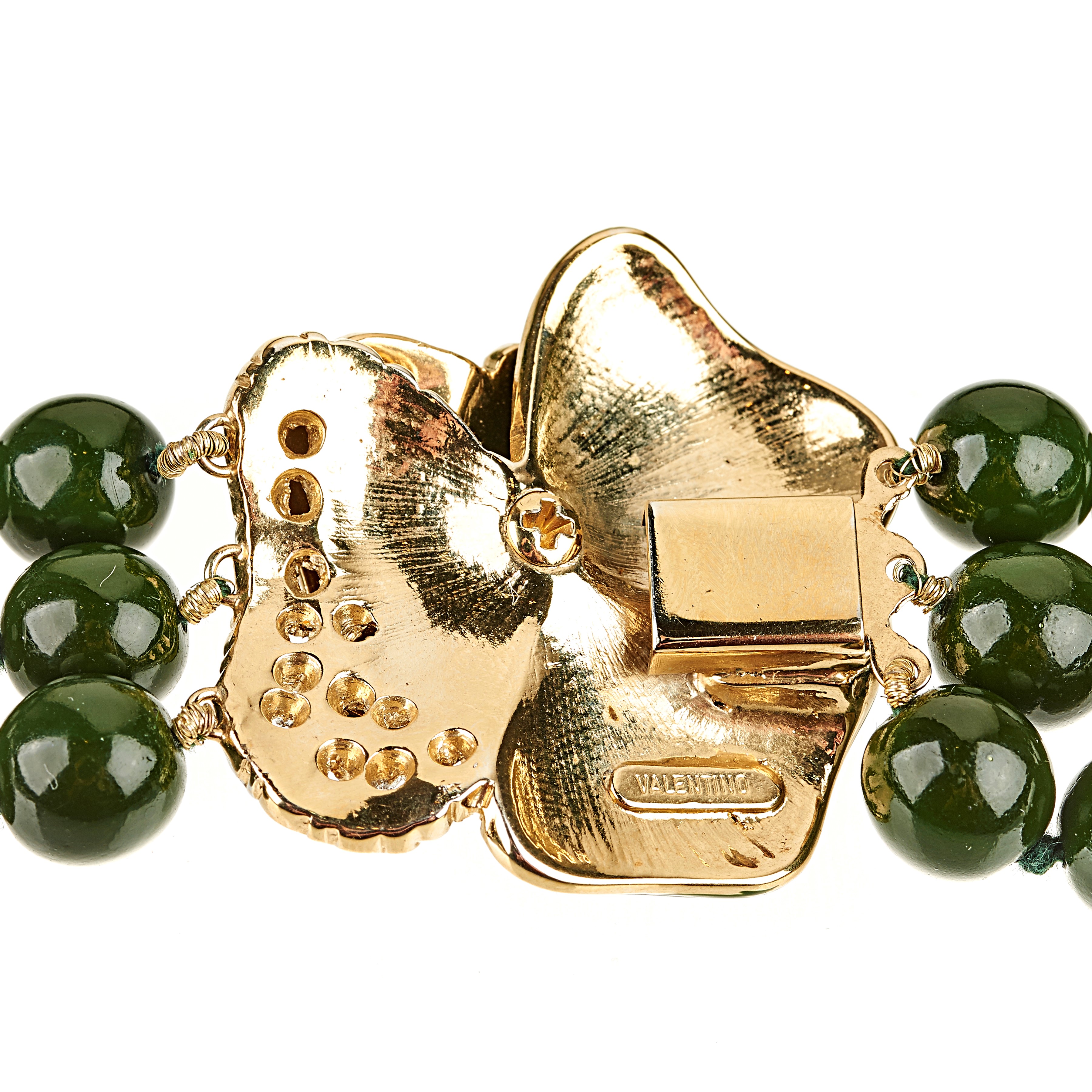 Valentino - Lunga Collana a Tre Fili in Perle Verdi, Chiusura Floreale in Metallo e Strass