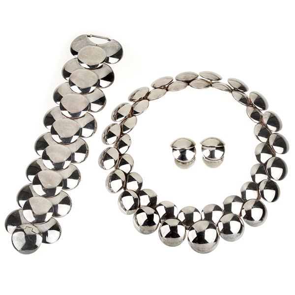 Paio di orecchini, grande collana e bracciale in argento 925
