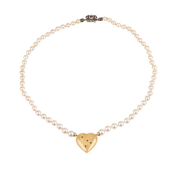 Collana in perle coltivate, oro giallo 18 kt, oro basso, argento, diamanti  e rubini