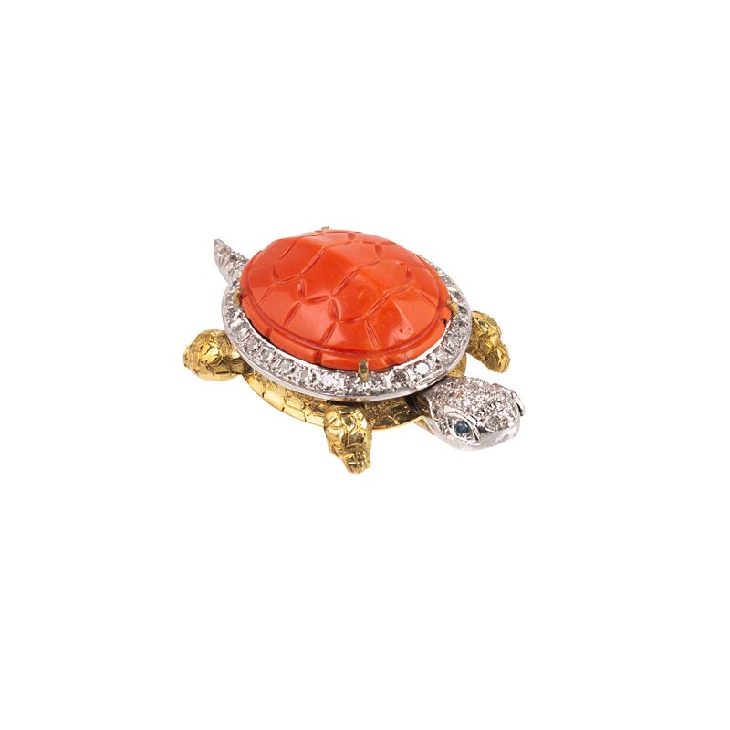 Spilla Tartaruga in oro giallo 18 kt, oro bianco, diamanti e corallo rosso